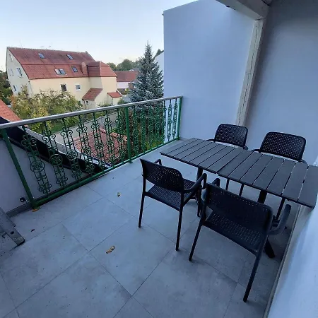 Apartment Phlora *