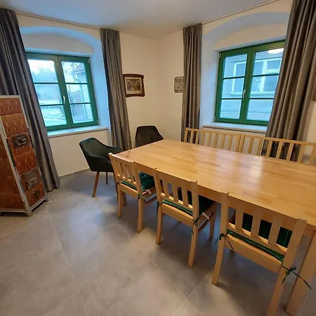 Apartment Phlora *